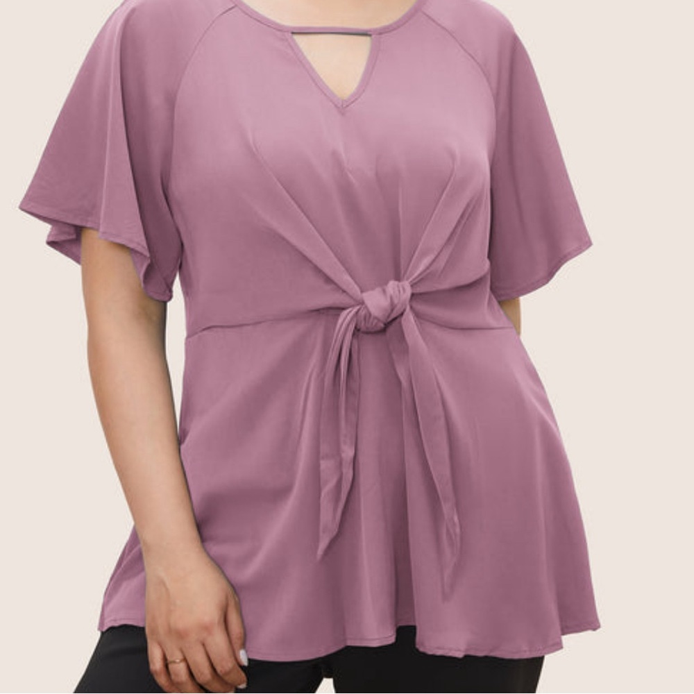 NWT: BloomChic size 12 keyhole & knotted top